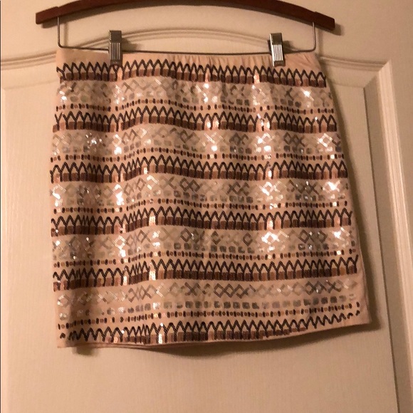 Sequenced designed tan skirt - Picture 1 of 4